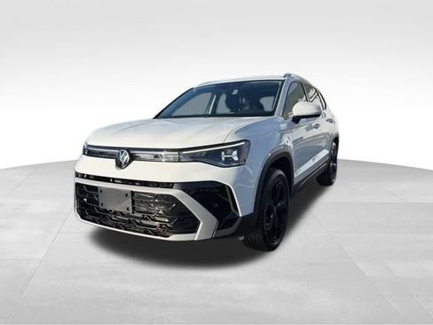 Certified 2025 Volkswagen Taos SEL w/ Black Wheel Plus Package image 4