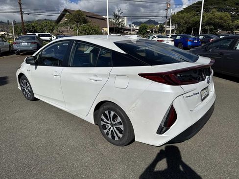 Used 2022 Toyota Prius Prime Limited image 4