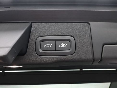 Used 2023 Volvo XC60 B6 Ultimate w/ Protection Package Premier AWD/4WD image 28