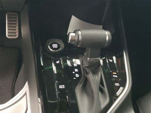 Used 2023 Kia Niro EX Touring image 12