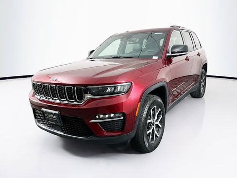 Used 2024 Jeep Grand Cherokee Limited image 3