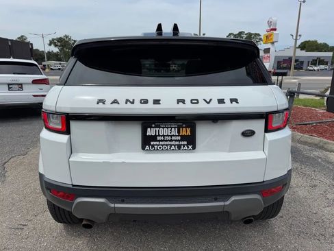 Used 2017 Land Rover Range Rover Evoque SE Premium image 5