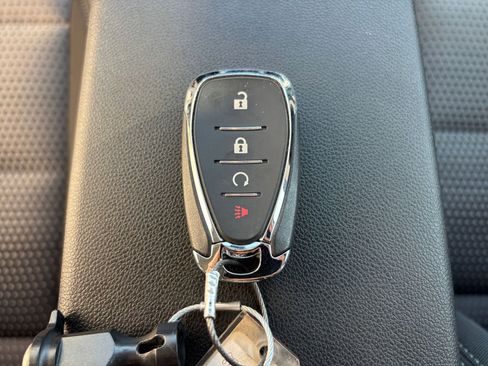 Used 2025 Chevrolet Trax LT image 28