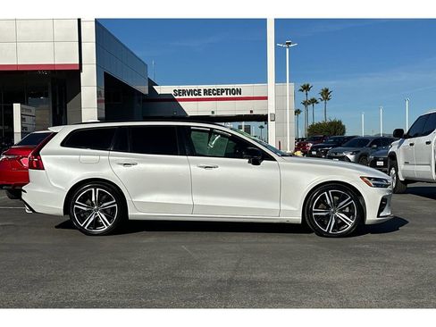 Used 2020 Volvo V60 T6 R-Design image 3