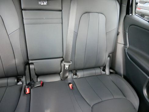 Used 2025 Mercedes-Benz GLB 250 4MATIC image 14