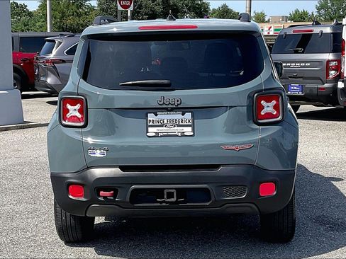 Used 2016 Jeep Renegade Trailhawk w/ Premium Trailhawk Package AWD/4WD image 4