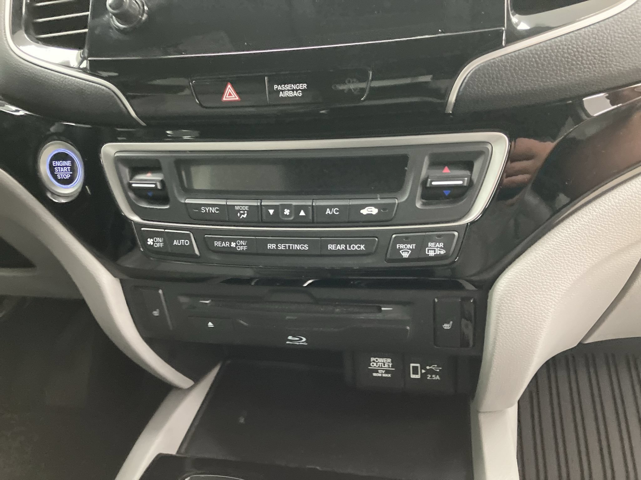 Used 2021 Honda Pilot Touring image 14