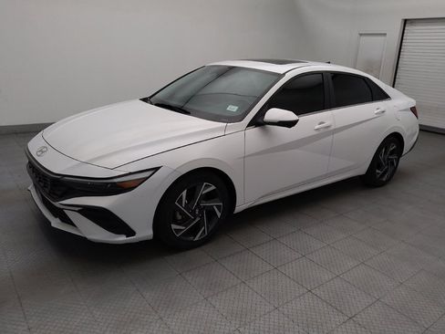 Used 2024 Hyundai Elantra Limited FWD image 2