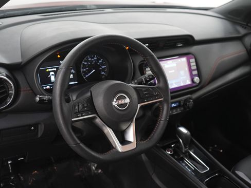 Used 2022 Nissan Kicks SR w/ Premium Package FWD image 20