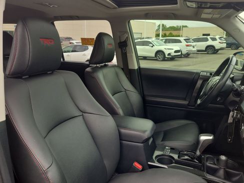 Used 2019 Toyota 4Runner TRD Off-Road Premium AWD/4WD image 18