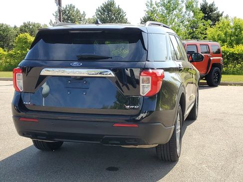 Used 2024 Ford Explorer XLT AWD/4WD image 4