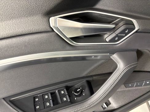 Used 2022 Audi e-tron Premium AWD/4WD image 20