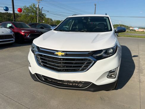 Used 2018 Chevrolet Equinox Premier FWD image 3
