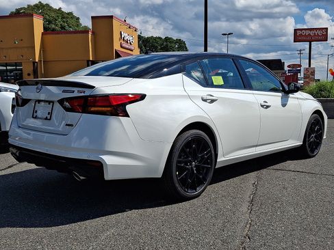 New 2026 Nissan Altima 2.5 SR w/ SR Midnight Edition Package AWD/4WD image 4