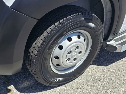 Used 2023 RAM ProMaster 2500 FWD image 11