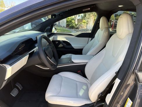 Used 2022 Tesla Model X Plaid image 25