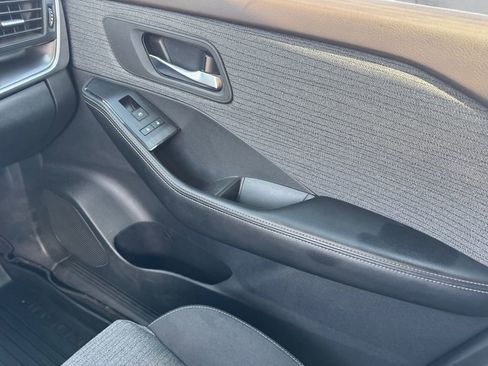 Used 2023 Nissan Rogue SV image 15