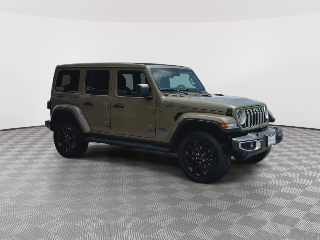 Used 2025 Jeep Wrangler Unlimited Sahara w/ Safety Group AWD/4WD image 3