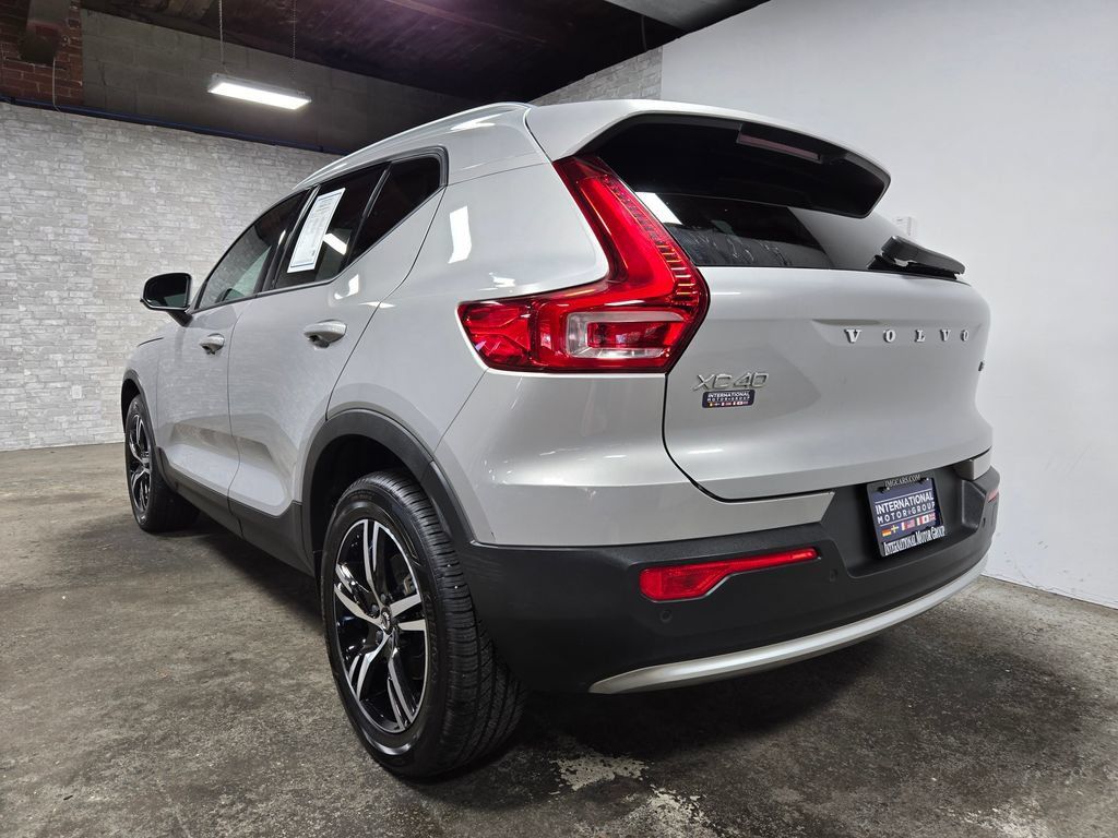 Used 2023 Volvo XC40 B5 Core w/ Climate Package AWD/4WD image 38