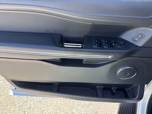 Used 2022 Ford Expedition XLT RWD image 5