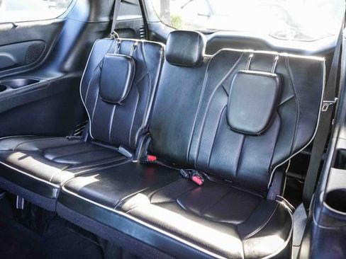 Used 2022 Chrysler Pacifica Limited w/ Uconnect Theater Family Group FWD image 21