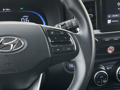 Used 2025 Hyundai Venue SEL image 14