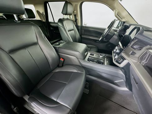 Used 2024 Ford Expedition XLT image 33