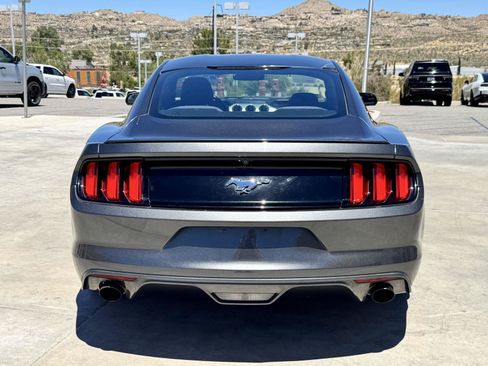 Used 2017 Ford Mustang Coupe RWD image 5