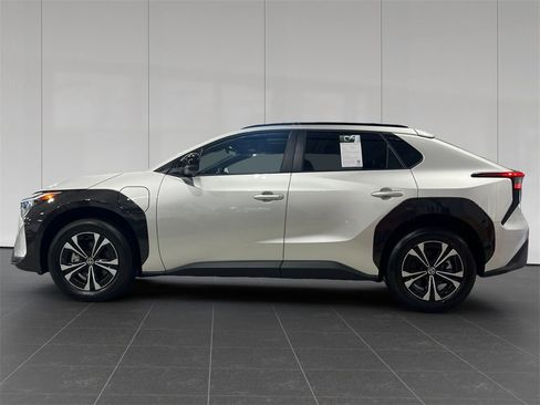 Used 2025 Toyota bZ4X AWD w/ Weather Package image 2