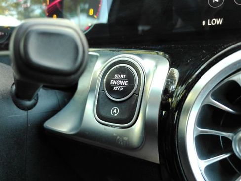 Used 2021 Mercedes-Benz GLB 250 w/ Premium Package image 40