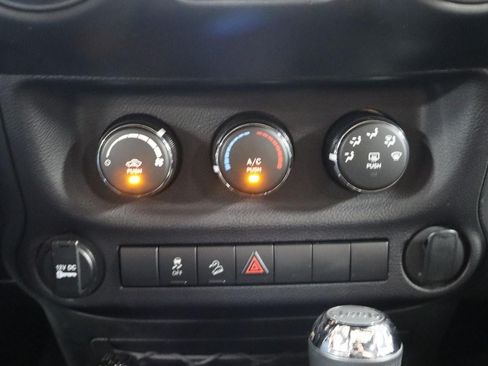 Used 2018 Jeep Wrangler Sport w/ Connectivity Group AWD/4WD image 17
