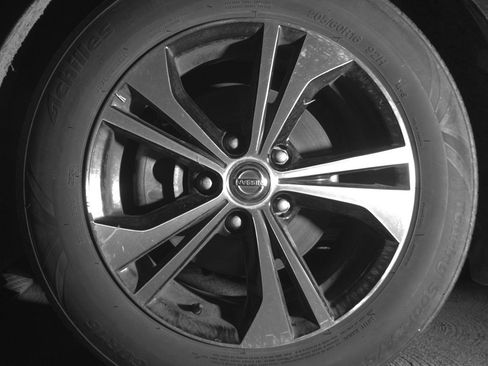 Used 2023 Nissan Sentra SV image 12