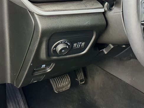 Used 2023 Jeep Grand Cherokee Limited image 17