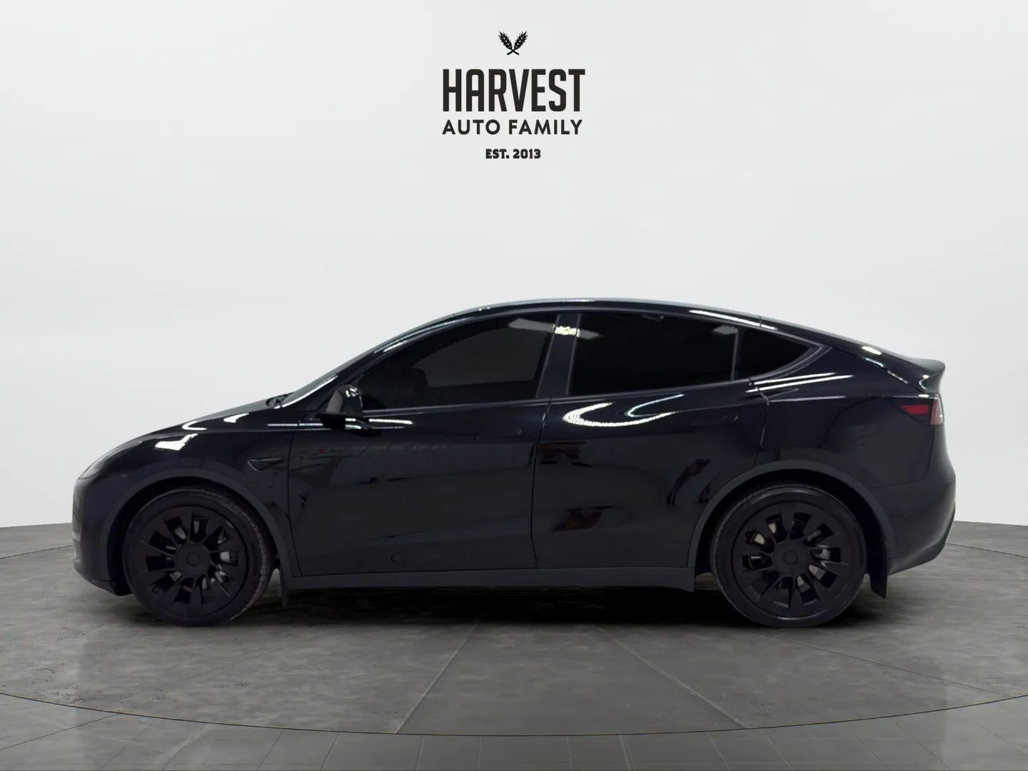 Used 2022 Tesla Model Y Long Range AWD/4WD image 2
