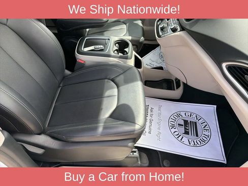 Used 2024 Chrysler Pacifica Touring-L FWD image 23