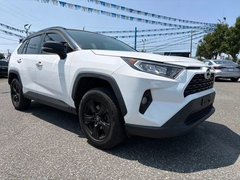 Used 2021 Toyota RAV4 XLE AWD/4WD image 3