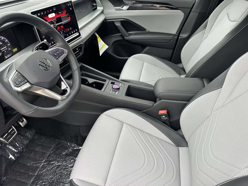 New 2026 Volkswagen Tiguan SE R-Line AWD/4WD image 13