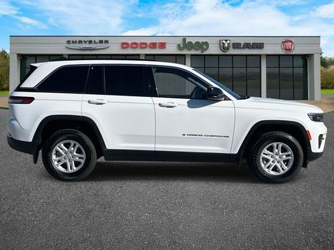 Used 2024 Jeep Grand Cherokee Laredo w/ MOPAR Finishing Package image 25