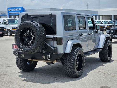 Used 2016 Jeep Wrangler Unlimited Sahara w/ Max Tow Package AWD/4WD image 5