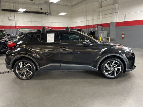 Used 2022 Toyota C-HR Limited FWD image 11