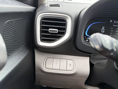 Certified 2024 Hyundai Venue SEL FWD image 29