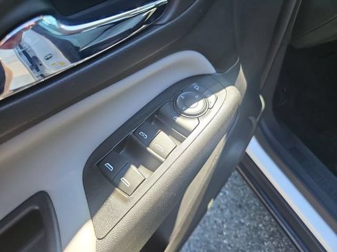 Used 2023 Chevrolet Equinox LS w/ LS Convenience Package FWD image 12