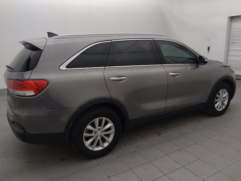 Used 2018 Kia Sorento LX image 10