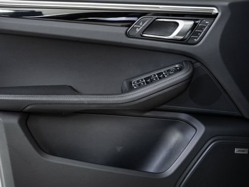 Certified 2024 Porsche Macan S AWD/4WD image 6