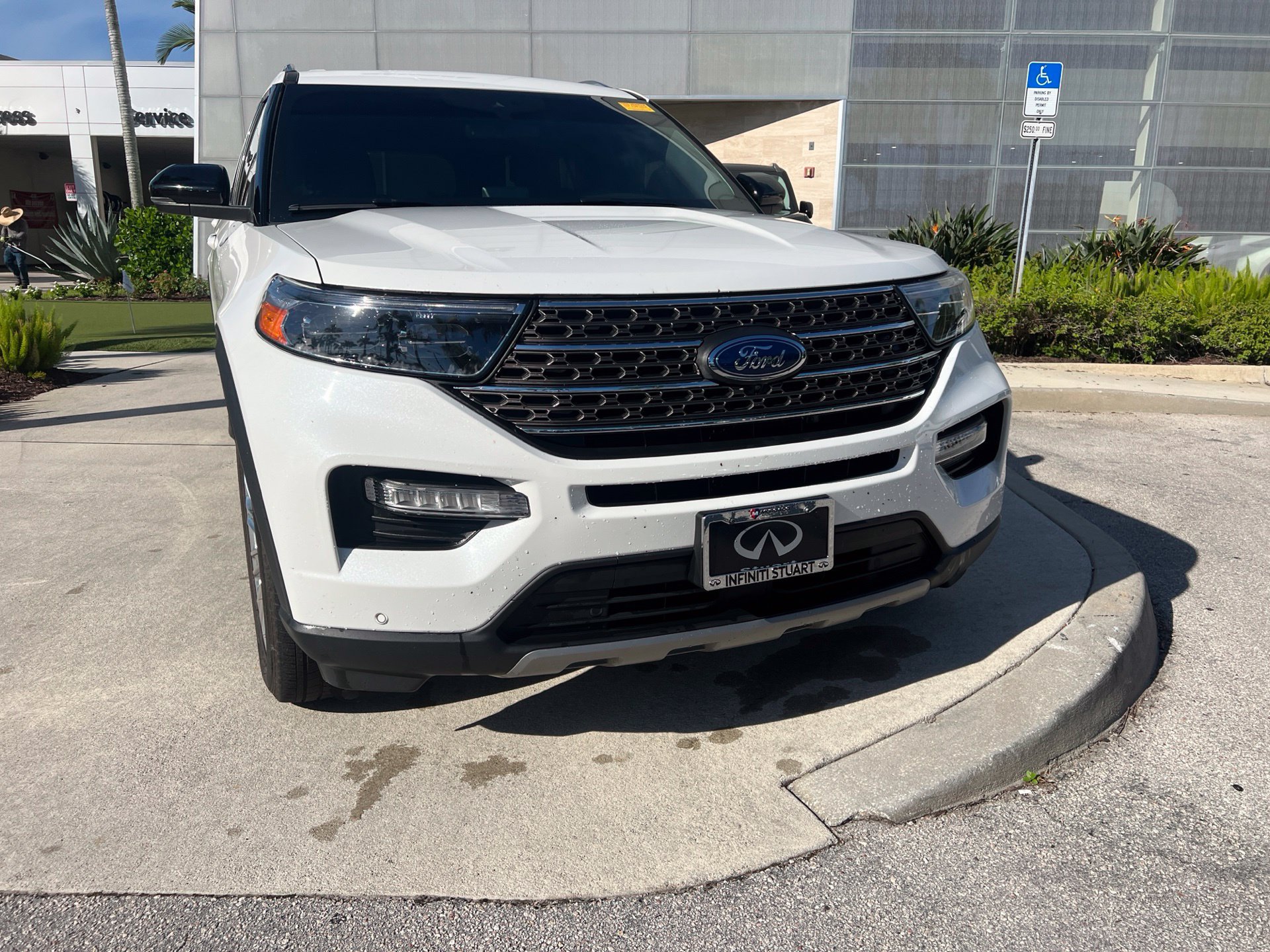 Used 2024 Ford Explorer King Ranch w/ Technology Package RWD image 4