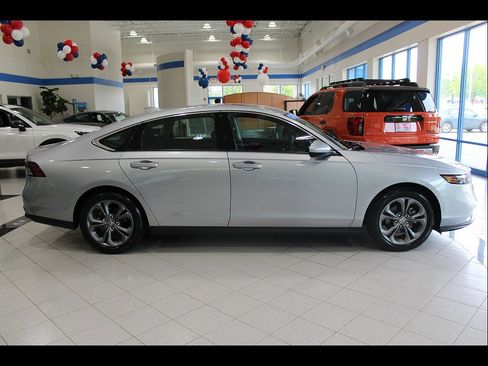 Certified 2023 Honda Accord EX image 4
