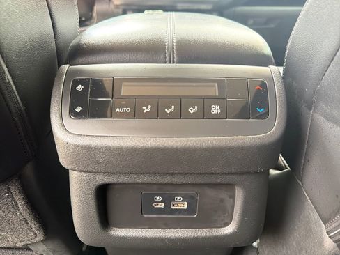 Used 2024 Nissan Pathfinder SL w/ Lighting Package (N92) FWD image 25