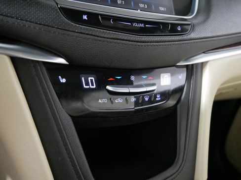 Used 2018 Cadillac XT5 Luxury w/ Driver Awareness Package AWD/4WD image 23