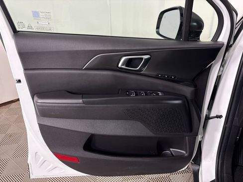 Used 2025 Kia Carnival SX FWD image 12