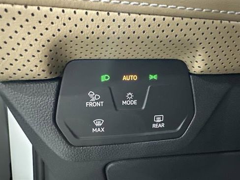 Certified 2024 Volkswagen Atlas Cross Sport SE image 30